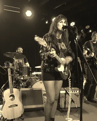 Low Cut Connie