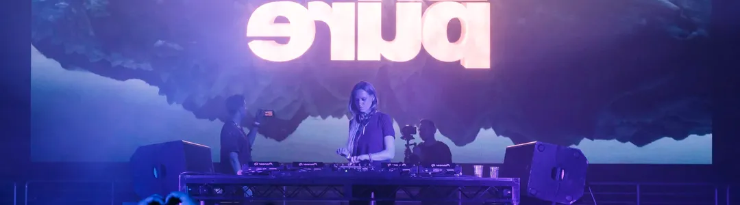 Nora En Pure